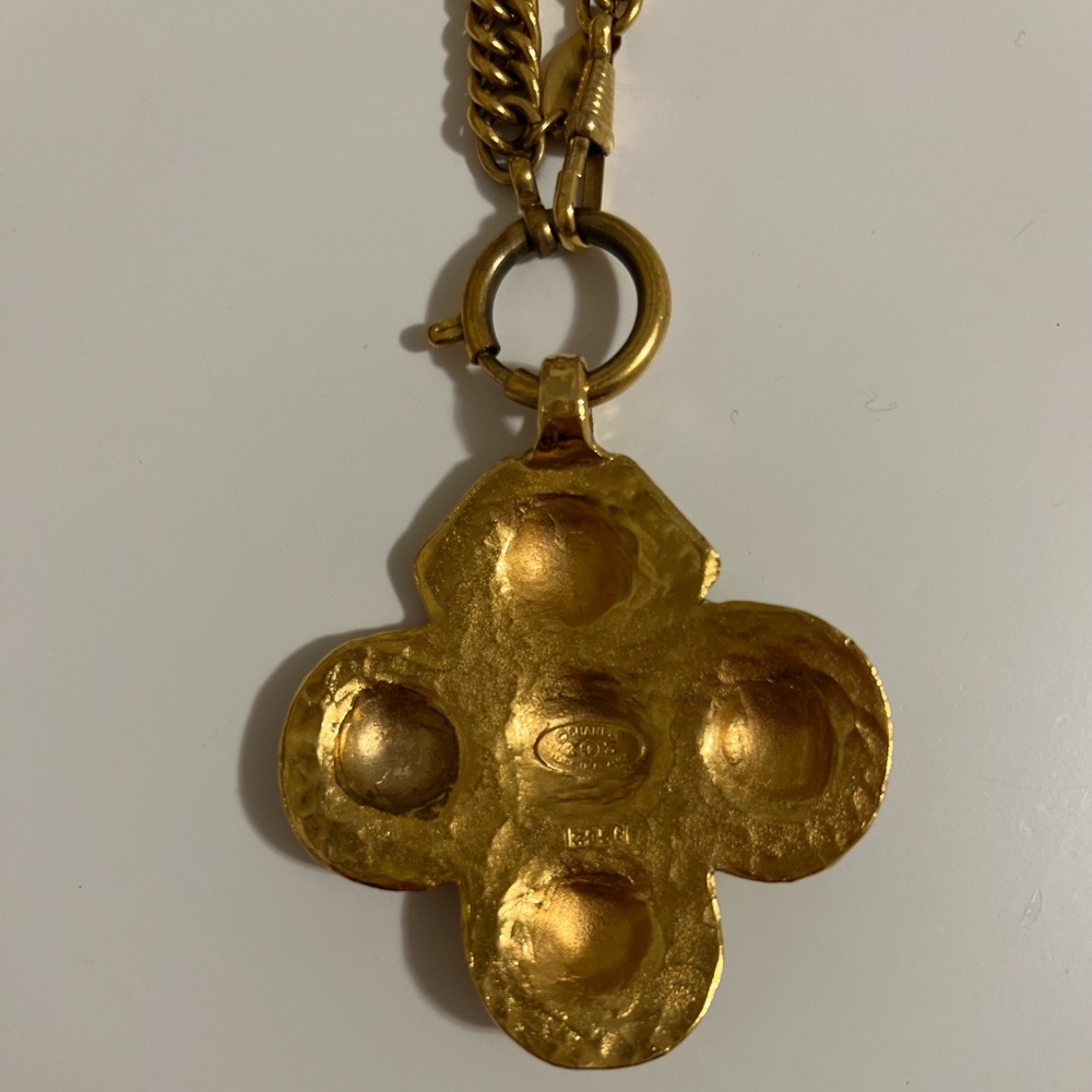 Vintage Chanel Gold Plated Necklace with Medallion/Clover
